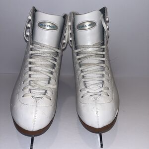 Riedell Figure Skates Model 17 w/ Spiral Blades Size 3.5